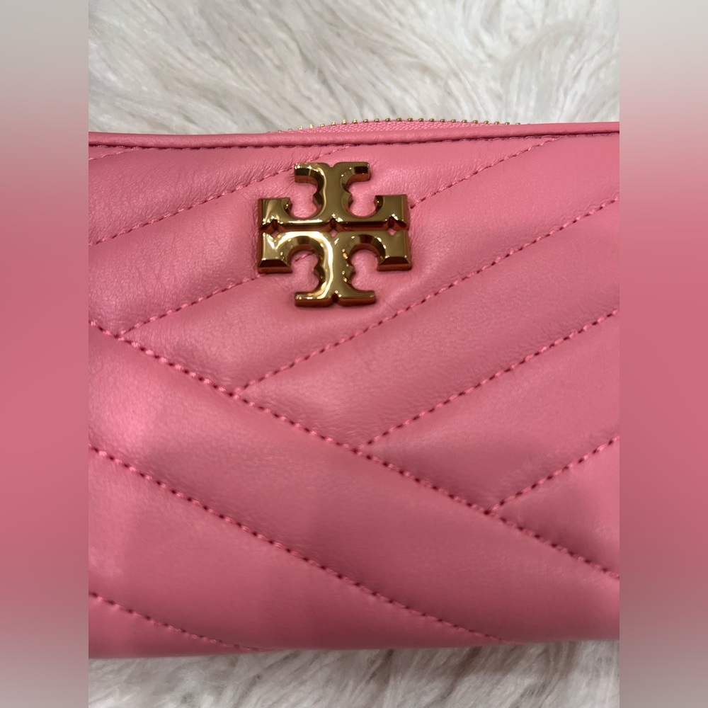✨SOLD✨ Tory Burch Kira Chevron zip continental wallet - Picture 2 of 13